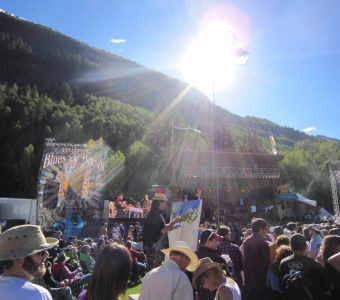Scramble Campbell painting live at the Telluride Blues & Brews Festival